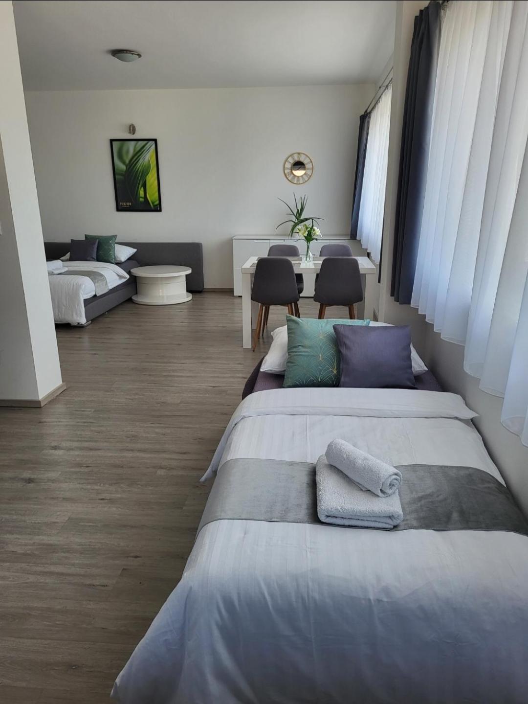 Apartman Gabriela Roudne ภายนอก รูปภาพ